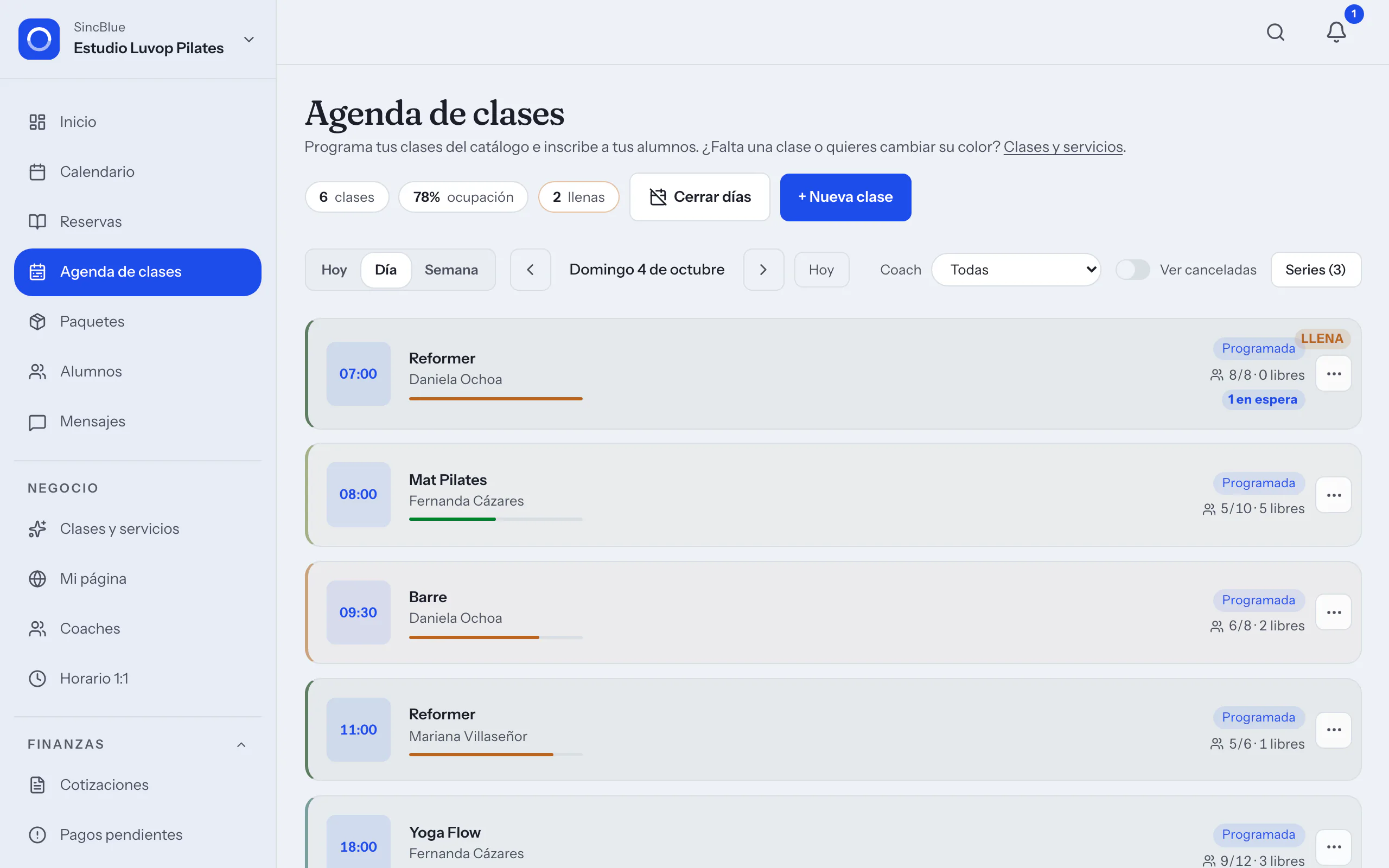 Agenda del día de un estudio de Pilates en SincBlue, con clases, cupos e instructoras